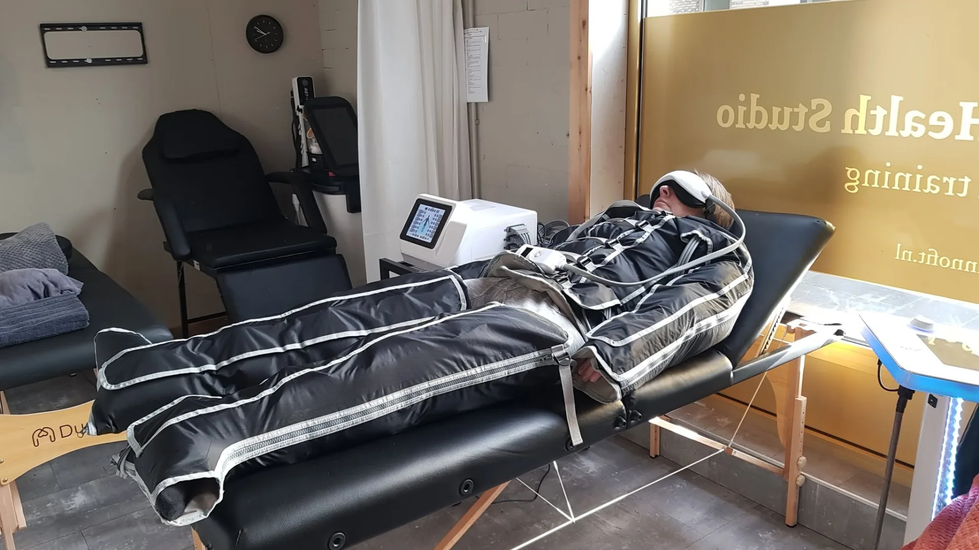 Behandelruimte met compressiepak voor lymfedrainage bij Innofit